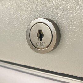 Reihenwerkbank Breite 2000 mm, 1 x Fachboden halbe Tiefe, stufenlos höhenverstellbar Maße in mm (BxT): 2000 x 750